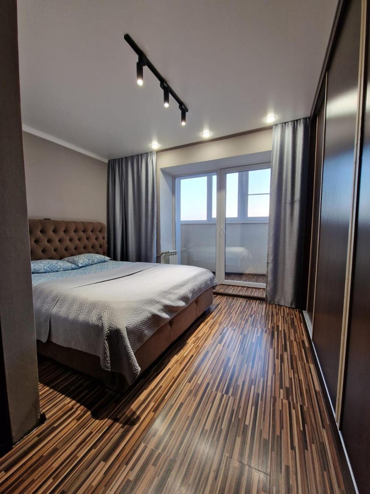 Apartment On Republic Square Ustʼ-Kamenogorsk Exterior foto